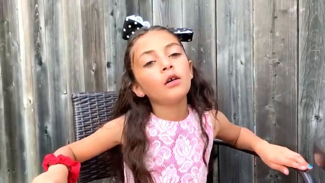 बच्चों की सुबह की कहानी खिलौना के साथ ।Heidi&Zidane