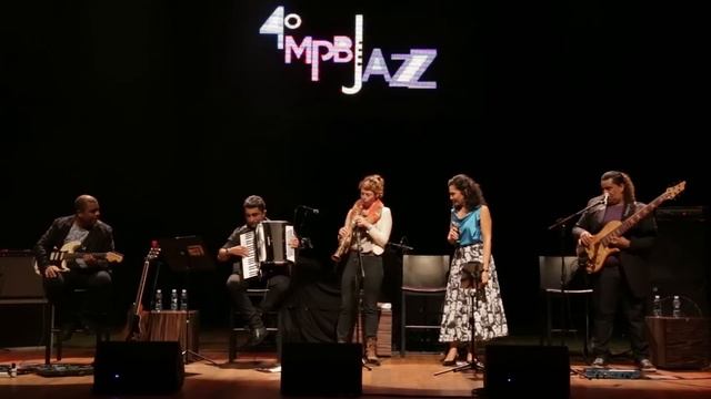 Tico-Tico No Fubá – Valéria Oliveira & Candeeiro Jazz (part. Aurora Nealand)