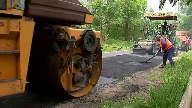 Дорожный ремонт охватывает все новые участки уссурийской проезжей части смотреть онлайн