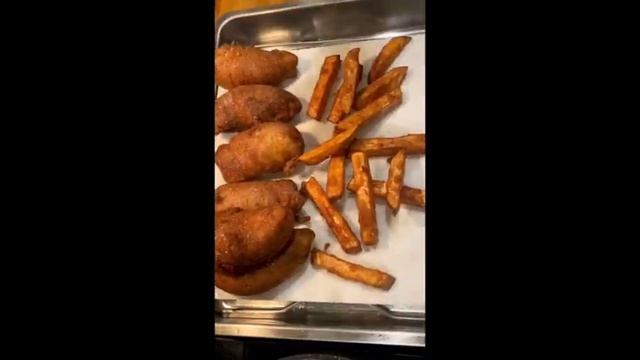 Кето рыба в кляре или низкоуглеводный Фиш 'н' Чипс смотреть онлайн