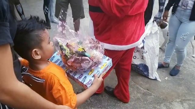 Zefa ditangkap Pit Hitam dan Sinterklas смотреть онлайн