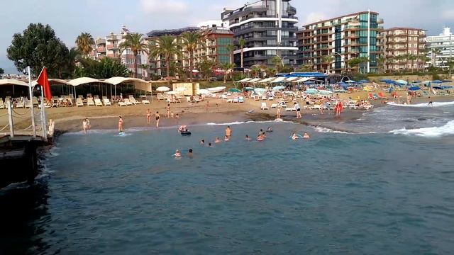 Сколько людей на пляже отеля Asia Beach Resort 26.08.2020 Алания, Турция.