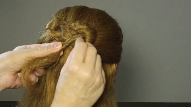 Прическа: Французские спиральки. Evening hairstyle for medium hair смотреть онлайн