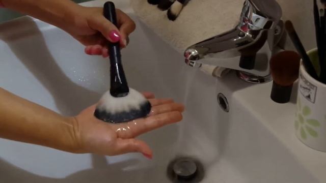 Как помыть кисточки для макияжа? How to wash Your makeup brushes? Giulia_makeup смотреть онлайн