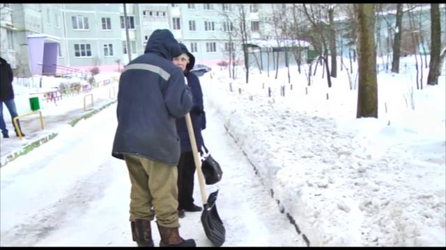 В Твери МУП «ЖЭК» выводит на уборку улиц от снега всю имеющуюся технику смотреть онлайн