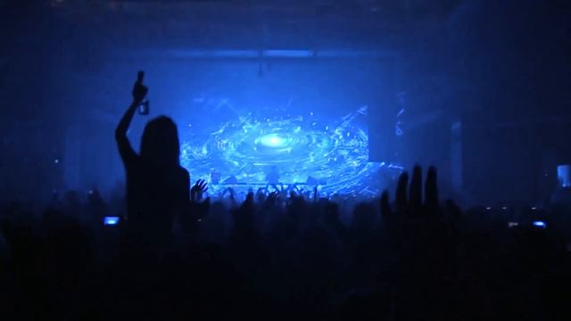 Eric Prydz Pres. Pryda - Stay With Me (Music Video) By : → [www.facebook.com/lovetrancemusicforever