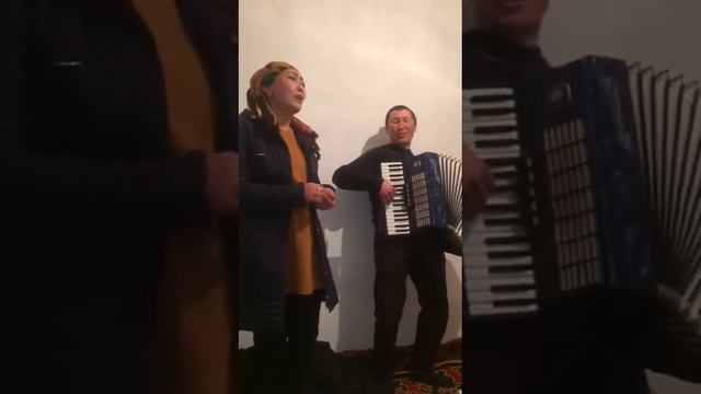 👍👍 кандай керемет живой голос менен ырдаган нуржамал жене супперсиз смотреть онлайн