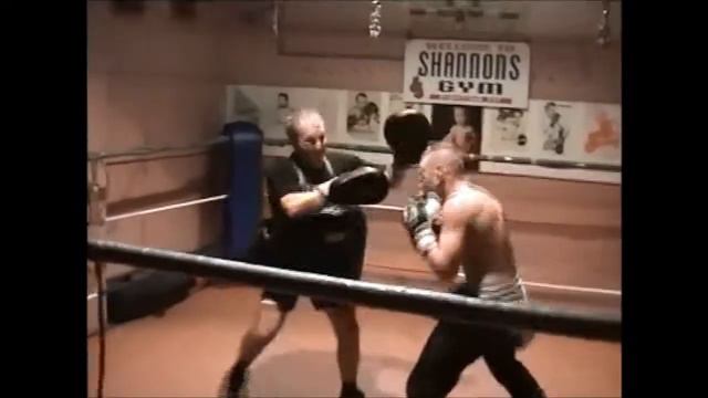 BOB SHANNON & British Champion ANDY MORRIS Doing Padwork┃SHANNONS GYM смотреть онлайн