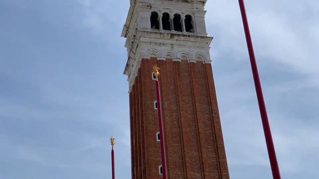 Камбанарията на базилика Сан Марко смотреть онлайн