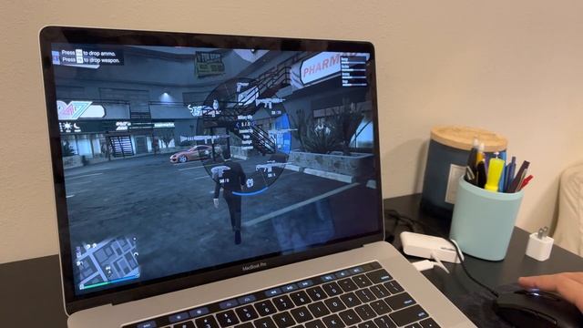 (GTA V ONLINE) MacBook Pro 15” Running GTA V ONLINE Through BOOTCAMP! SUPER SMOOTH GRAPHICS! смотреть онлайн