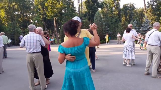 ТЫ НЕ МОЯ, ТЫ ЖЕНЩИНА ЧУЖАЯ!???/ТАНЦЫ В ПАРКЕ ГОРЬКОГО ХАРЬКОВ ИЮЛЬ 2021 смотреть онлайн