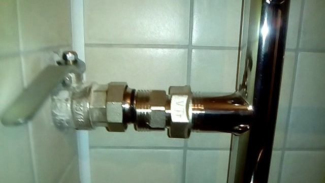 Как и чем подсоединить полотенцесушитель. смотреть онлайн