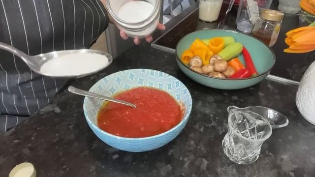 Как за 20 минут успеть и поболтать и приготовить Пиццу, Овощи и Соус/Мёд вас Оздоровит?К ЭЛИНЕ смотреть онлайн