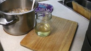 Делаю смалец из сала и намазку из шкварок.