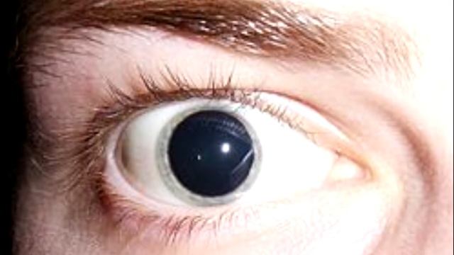 Женщина пригласила нищего поесть, через минуту он вручил ей записку, которая растрогала её