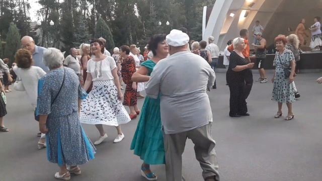 Люби меня!!! ??Танцы в парке Горького!!! ??Харьков 2021 смотреть онлайн