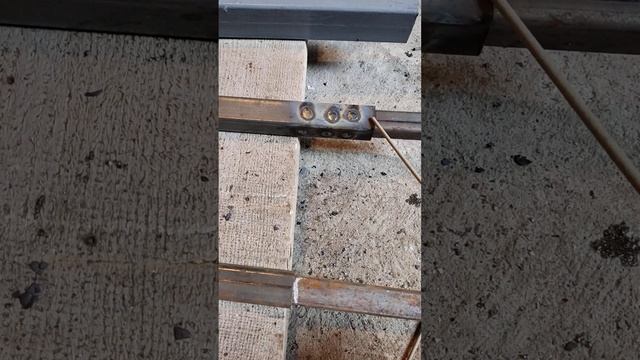 Профильная труба. Соединяем через электрозаклёпки.