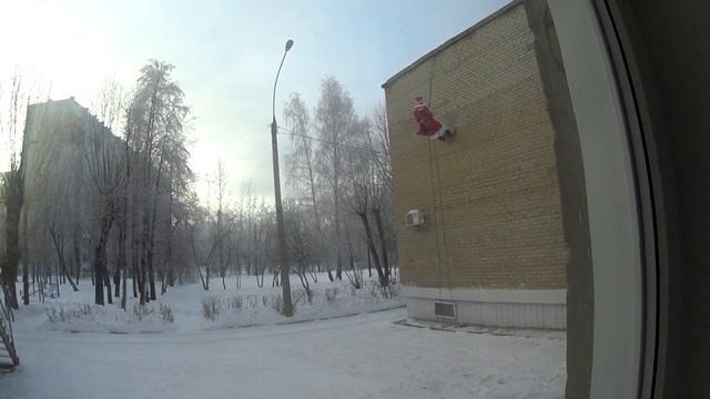 Сегодня в роли Деда Мороза на верёвках | Промышленный альпинизм