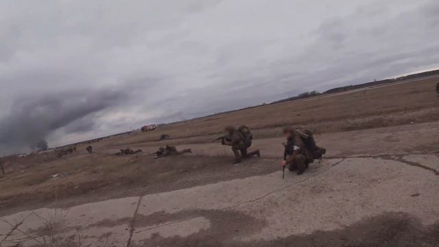ВС России Взяли Под Контроль Украинский Аэродром смотреть онлайн