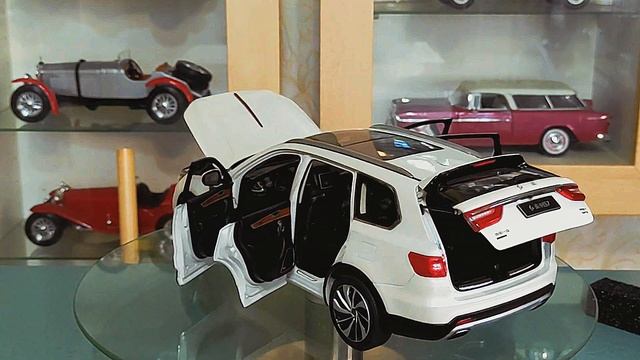 1/18 Dealer Edition Hongqi HS7