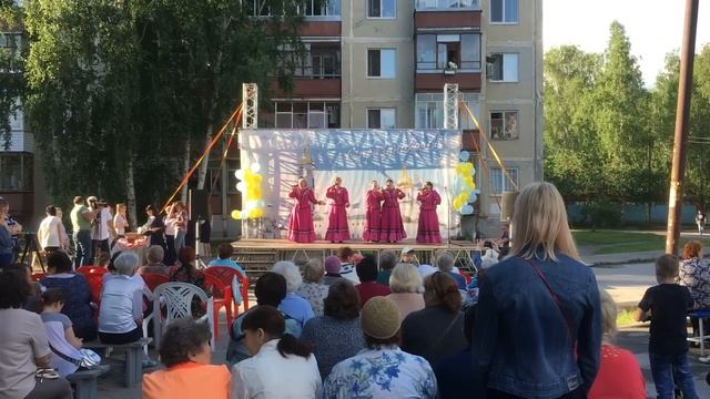 Юбилей дома №7 в мкрн №7 у школы №7 - Тобольск смотреть онлайн