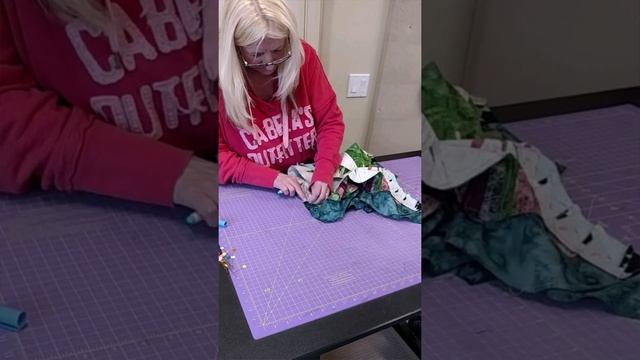 Quilting Tutorial - How to assemble the leaves of the Quiltworx Fire Island Hosta смотреть онлайн