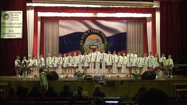 "Вместе вся Россия и Отечество" исполняет ансамбль "Мадригал" смотреть онлайн