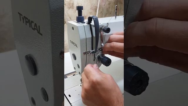 как заправить нитку в швейную машину. заправка нитки. смотреть онлайн