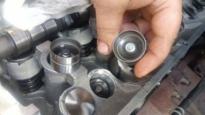 Рассухаривается клапан ЗМЗ 405.