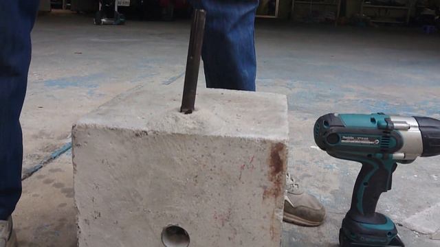 Makita 195870-1 Accessories for Remove SDS max Concrete drill bit Stuck in Concrete смотреть онлайн