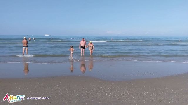 Анапа. Погода 24.08.2017 пляж от Премьеры до речки Анапки море ТИНА местами смотреть онлайн