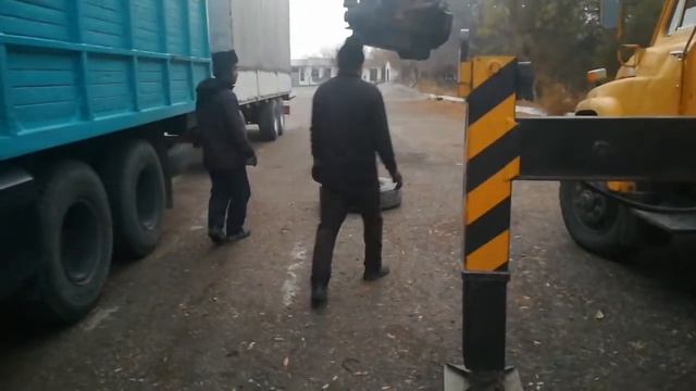 Снимаем двигатель КАМАЗа смотреть онлайн