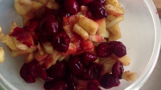 Готовим "Пирожки с вишней и яблоками из слоеного теста" смотреть онлайн