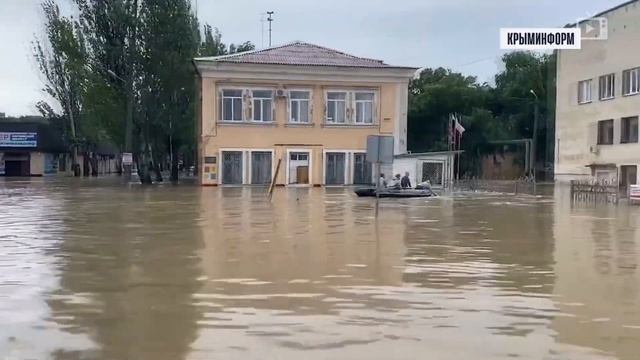 Аксёнов МЧС Красиво плывут, вон та группа в полосатых купальниках смотреть онлайн