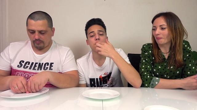 Большая Средняя или Маленькая тарелка с ЕДОЙ Челлендж смотреть онлайн