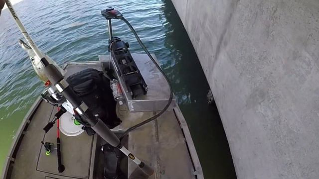 Bridge Fishing for Crappie with Live Minnows. смотреть онлайн