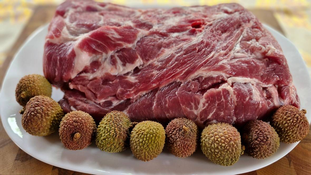 Шашлык из свиной шеи в маринаде из ЛИЧИ в Кефире. смотреть онлайн