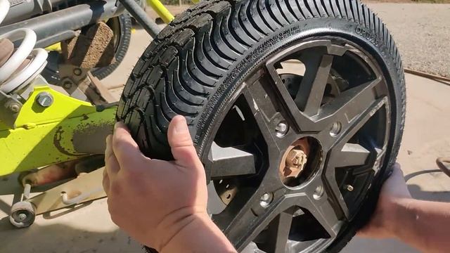 Putting Tiny tires on a RZR 1000 will it fit in the toy hauler?? смотреть онлайн