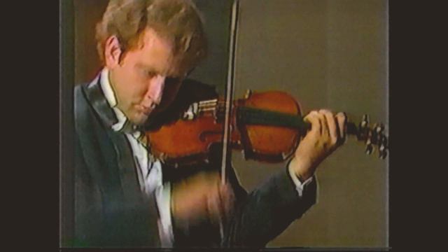 Shlomo Mintz performs Paganini смотреть онлайн