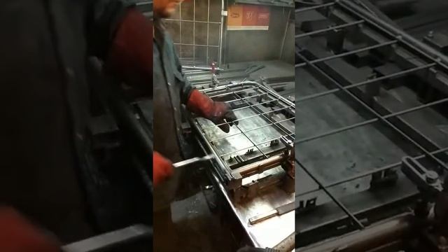 Полуавтоматическая сварка изделия в кондукторе смотреть онлайн