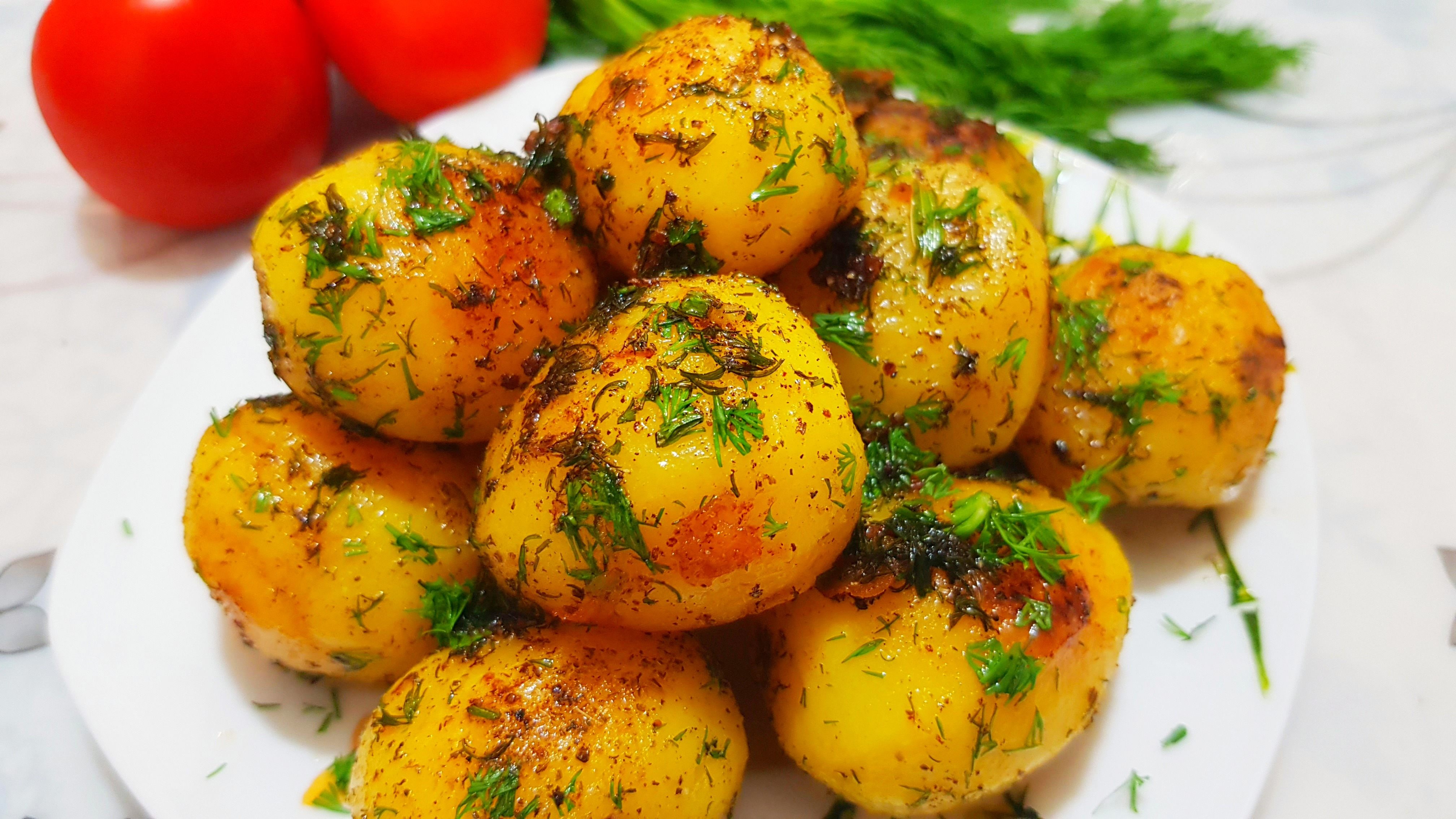 Обжаренная на сковороде картошечка «по-деревенски», которая тает во рту! смотреть онлайн