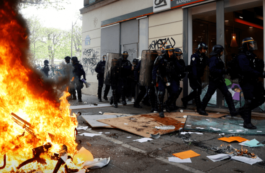 Первомайские протесты во Франции переросли в жесткие стычки с полицией