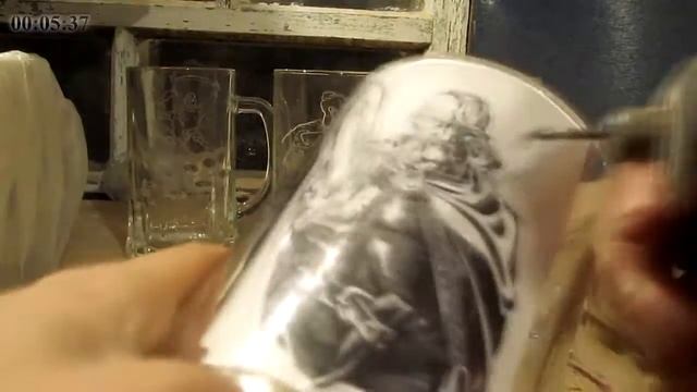 Гравировка на пивном бокале за 10 минут смотреть онлайн