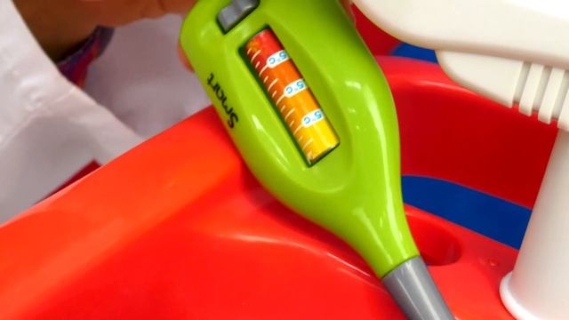 Доктор Ой уменьшился! Видео для мальчиков с Человеком Пауком и игры в больничку смотреть онлайн