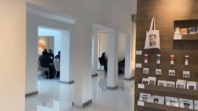 Sketch Art Cafe /If you love art this place is best for you / Jumeirah / Box Park / Dubai Vlog 3 смотреть онлайн
