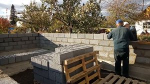 Выкладываем 4 ряд  шлакоблока