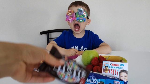 Челлендж "Угадай сладости с закрытыми глазми" смотреть онлайн