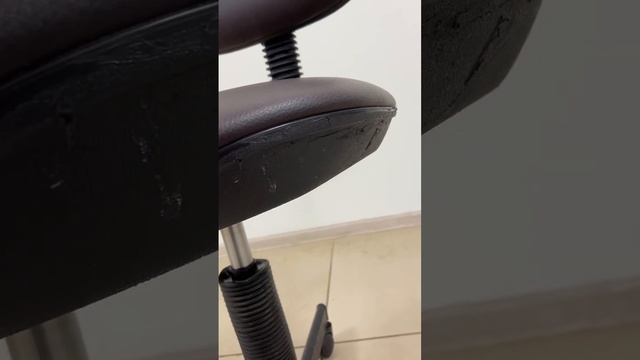 0446 Стульчик для мастера смотреть онлайн