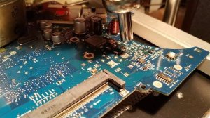 Не плавится припой.