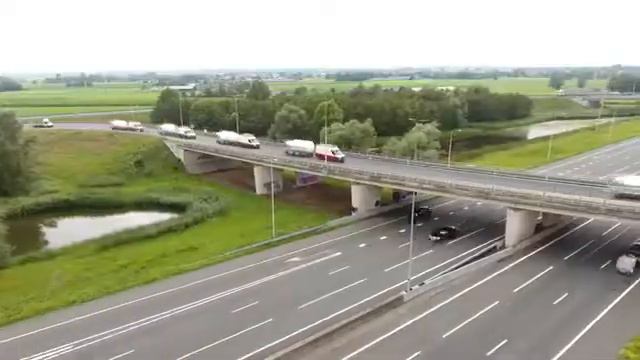 Nijborg Agri levert 10 silos af bij van Drie in Uddel смотреть онлайн